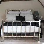 Country Bed and Breakfast Saint-Pierre-d'Eyraud