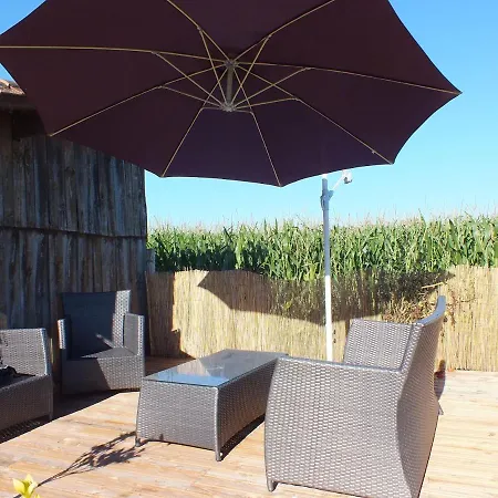 Country Bed & Breakfast Saint-Pierre-d'Eyraud