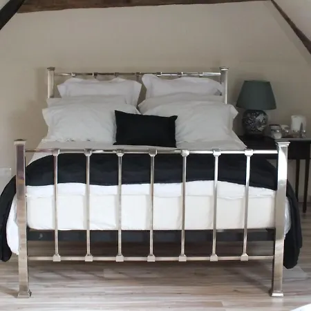 Country Bed & Breakfast Saint-Pierre-d'Eyraud