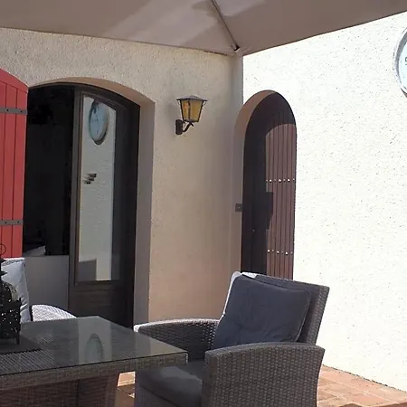 Country Bed & Breakfast Saint-Pierre-d'Eyraud
