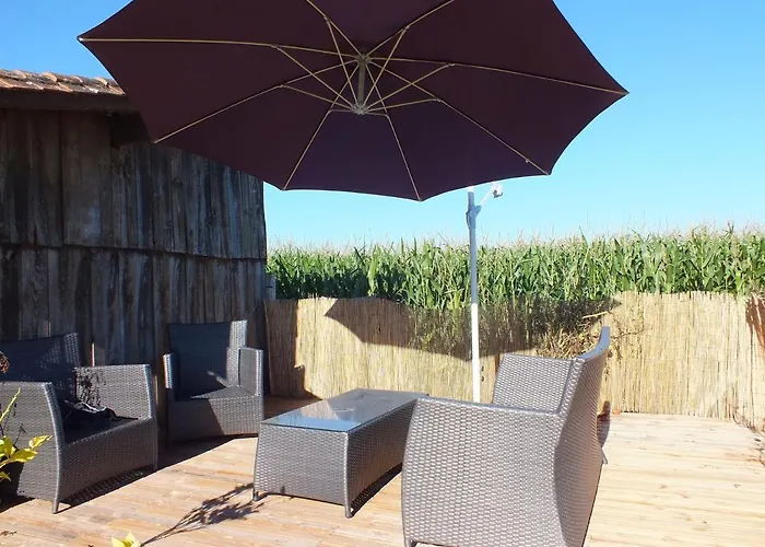 Country Bed & Breakfast Saint-Pierre-d'Eyraud